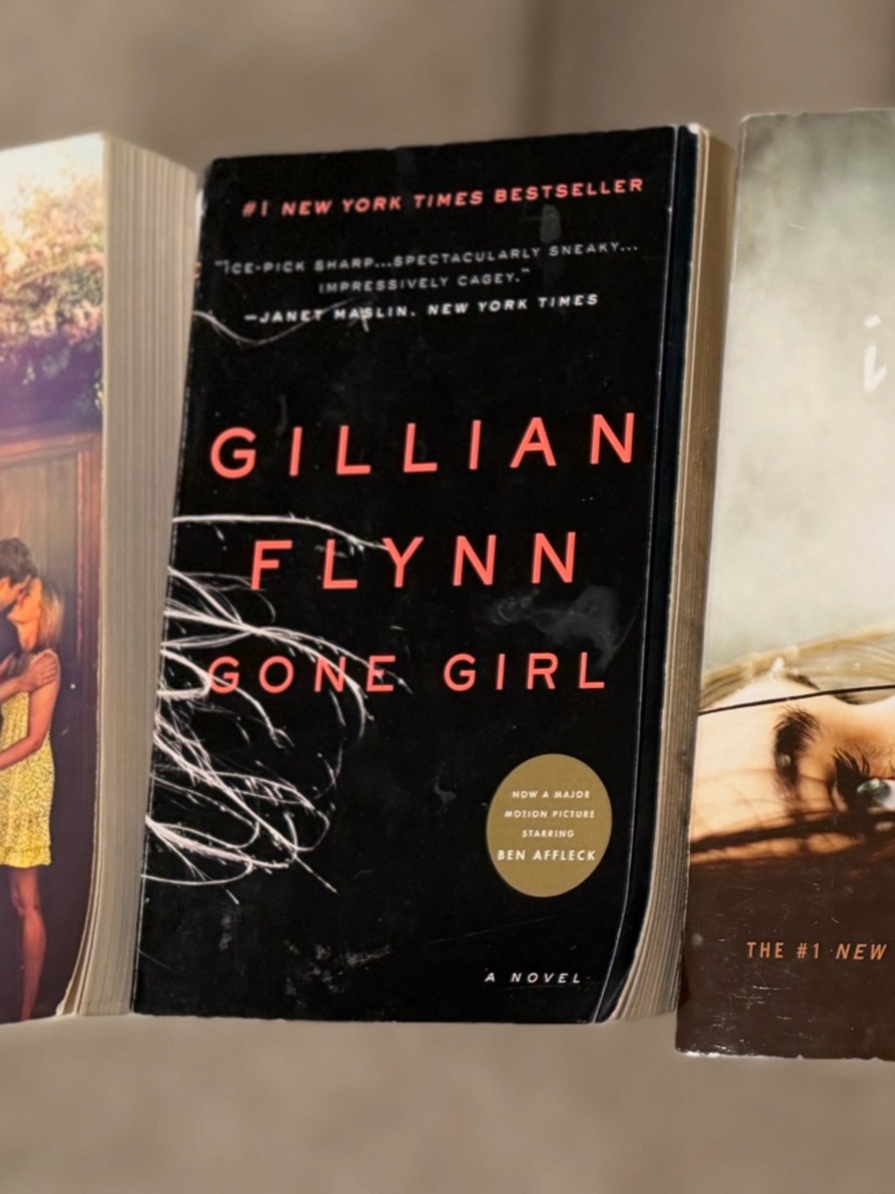 Gillian Flynn Gone Girl by Gillian Flynn- Paperback Novel